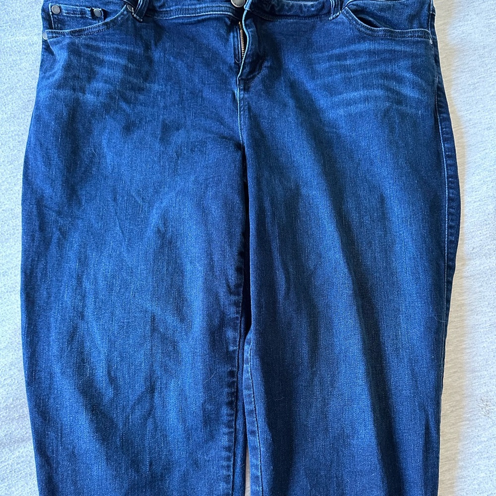 EUC SIZE 22 Torrid Crop Jeans